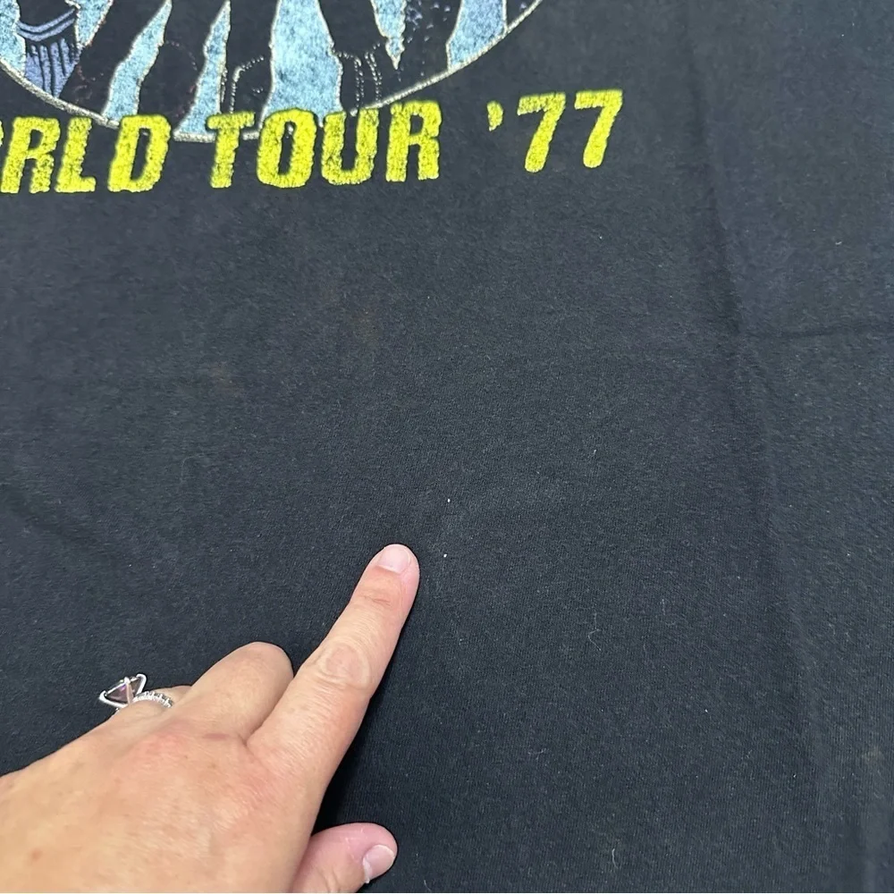 KISS World Tour 1977 Graphic Black T-Shirt Rock and Roll Women’s Size Large - Picture 4 of 7